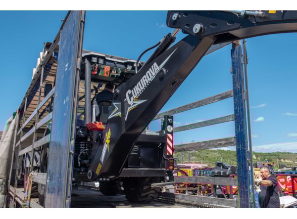 Buldoexcavator CUKUROVA 885 XG STAGE V joystick - de vanzare